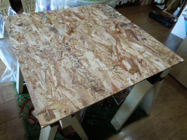 2×4材を使って作業台兼テーブルを作りました。