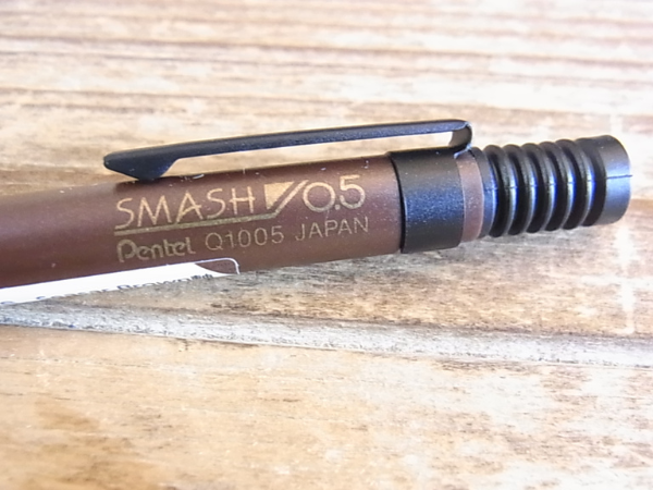 alt="ぺんてる スマッシュ V0.5 ロゴと大型ラバーノック"