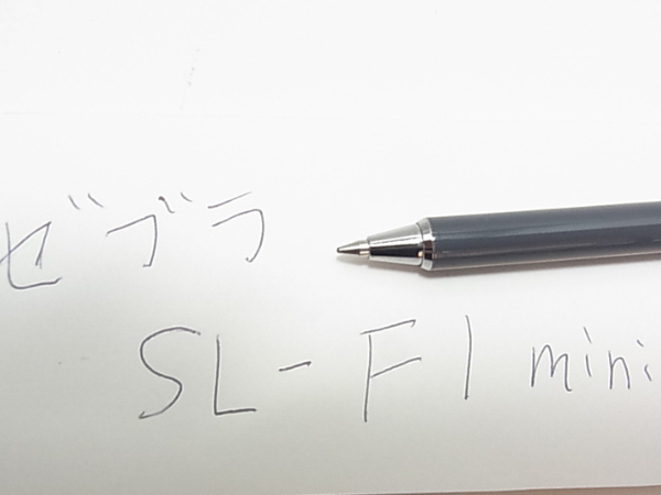ゼブラSL-F1miniと書いた紙とペン