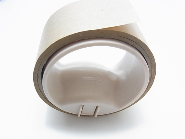 テープを円形本体にセット