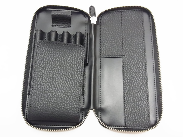 ブラックカラーのペンケース内側の画像